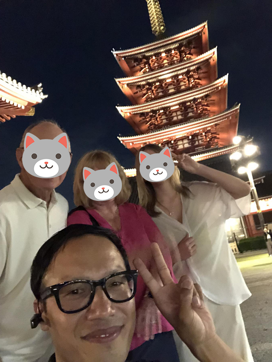 浅草寺にて記念撮影